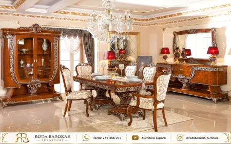 Desain Ruang Makan Klasik Nuansa Natural Mahogany Gold